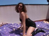 Vidéo porno mobile : There's sun and a girl in heat on cam